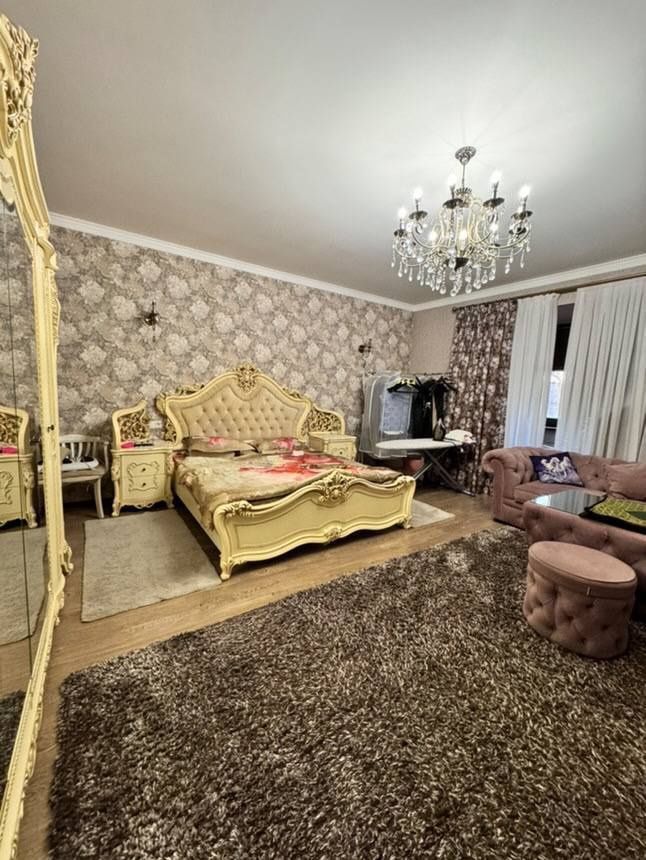 Срочно продается 3х ком. квартира в новостройке, ор-р: м.Ойбек, 120м2