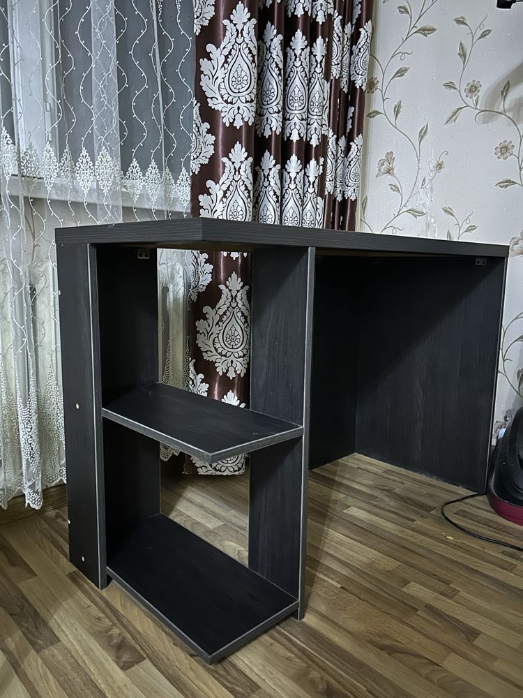 Продаю стол и кровать односпальную с матрасом