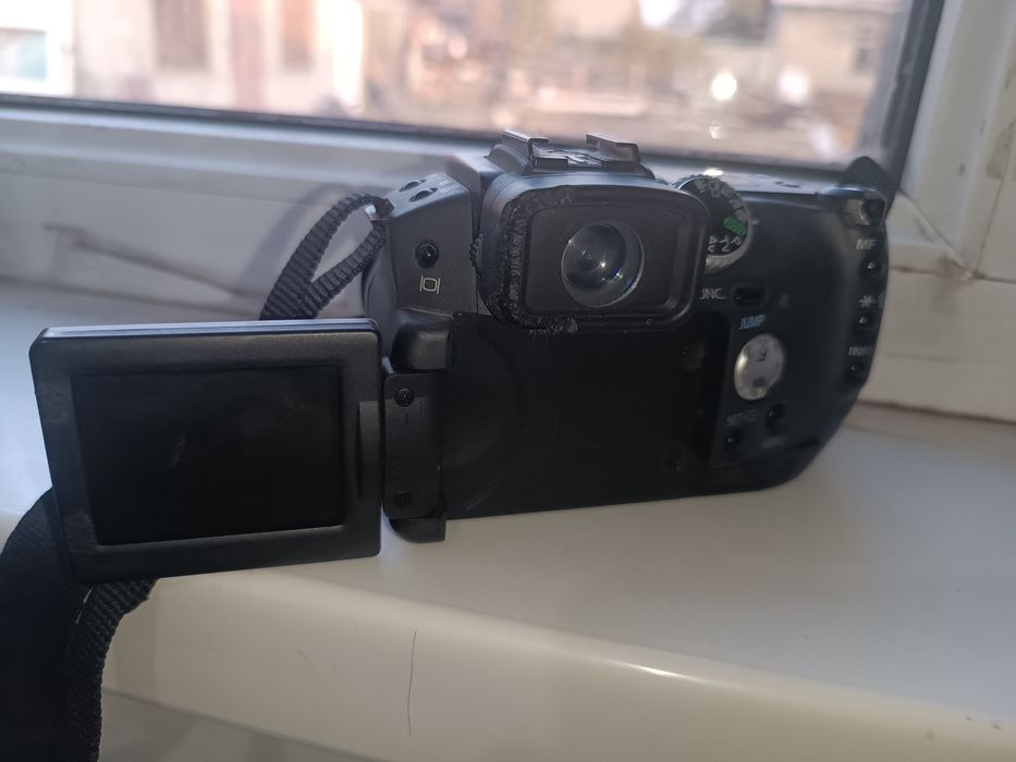 Полупрофессиональная камера canon PowerShot Pro1