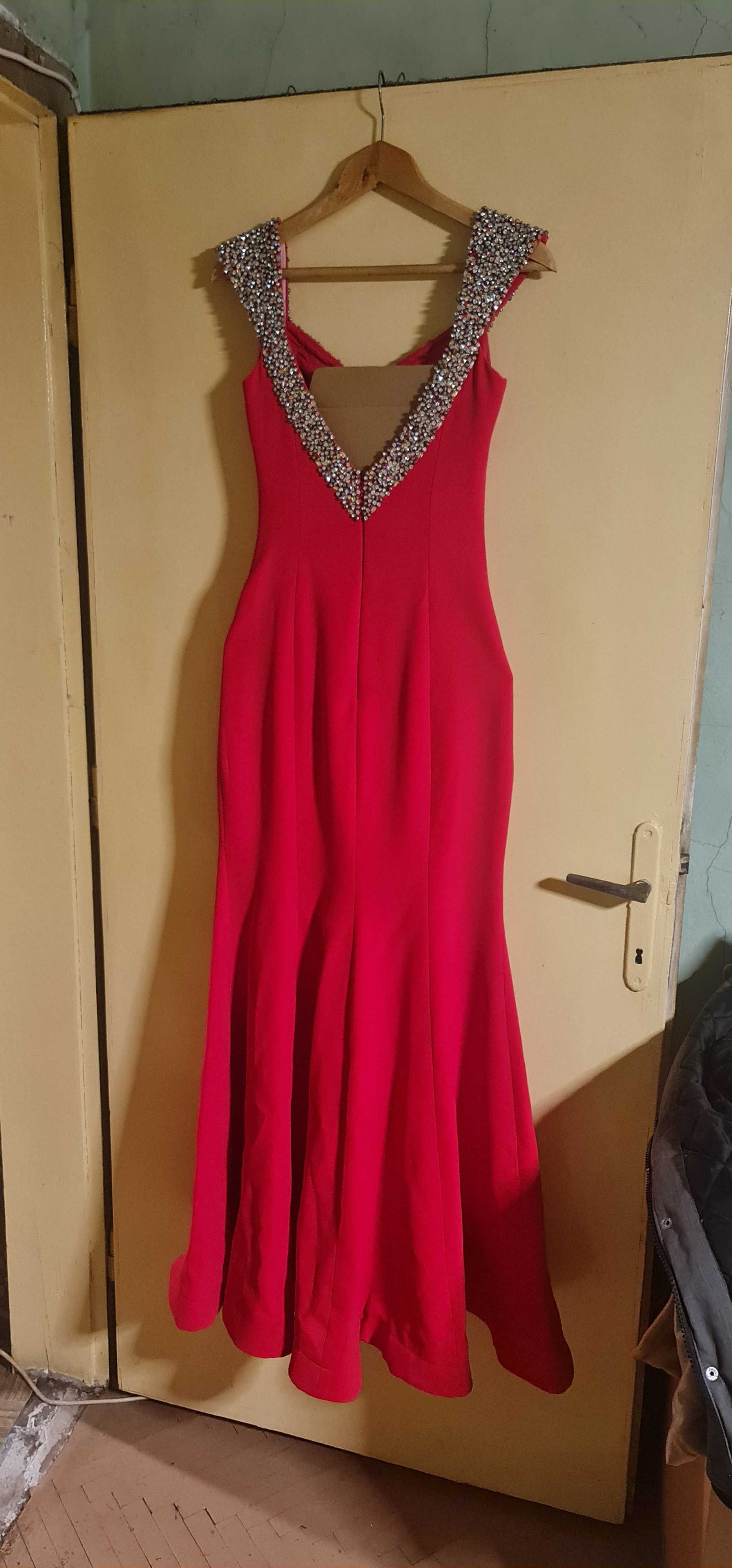 Бална рокля червена тип русалка