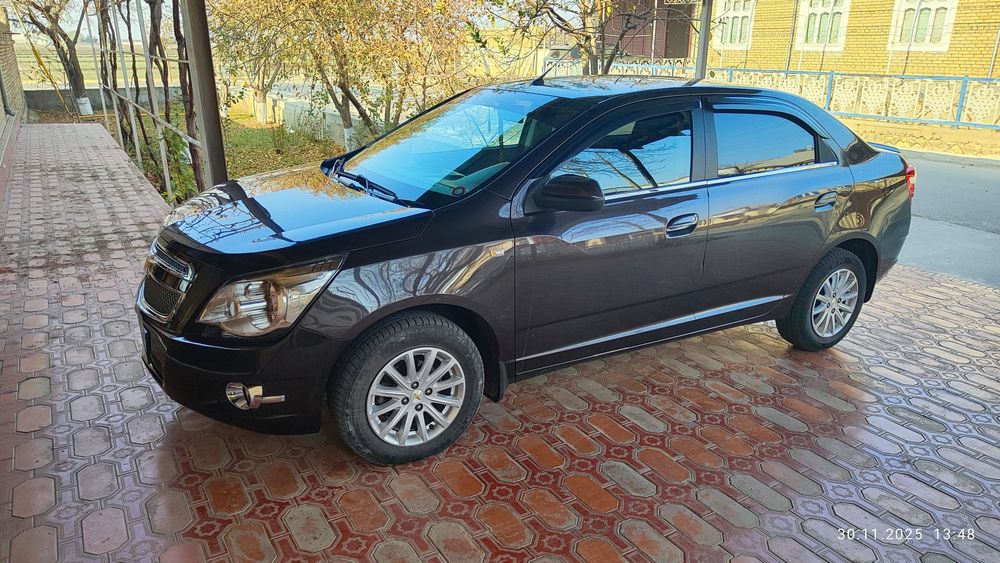 Кобальт автомашинаси сотилади