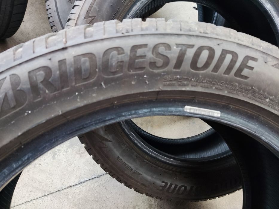 235/50/19 Brigestone