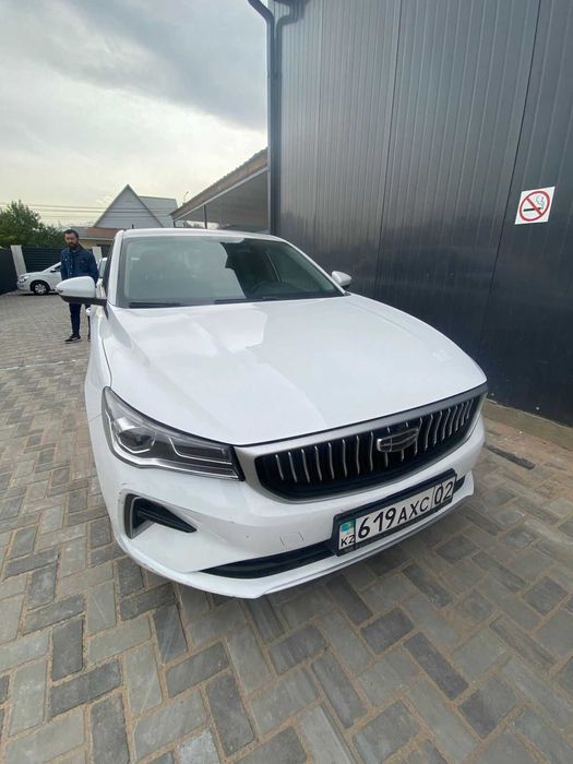 Таксопарк сдаёт авто для работы.