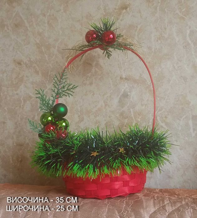 Коледни елха, венец, кошница
