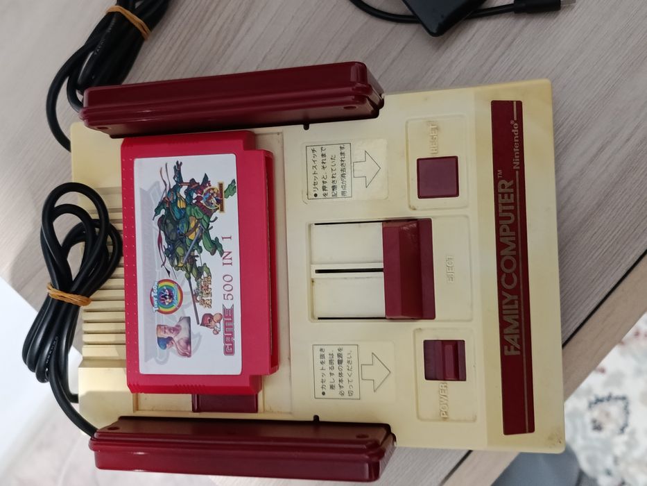 Продам Nintendo Famicom i
