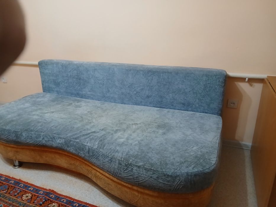 Продам раздвижной очень хороший  диван