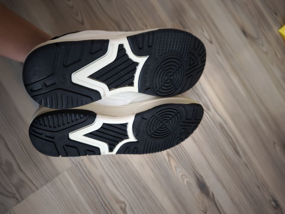 Нови маратонки Bershka 42 номер