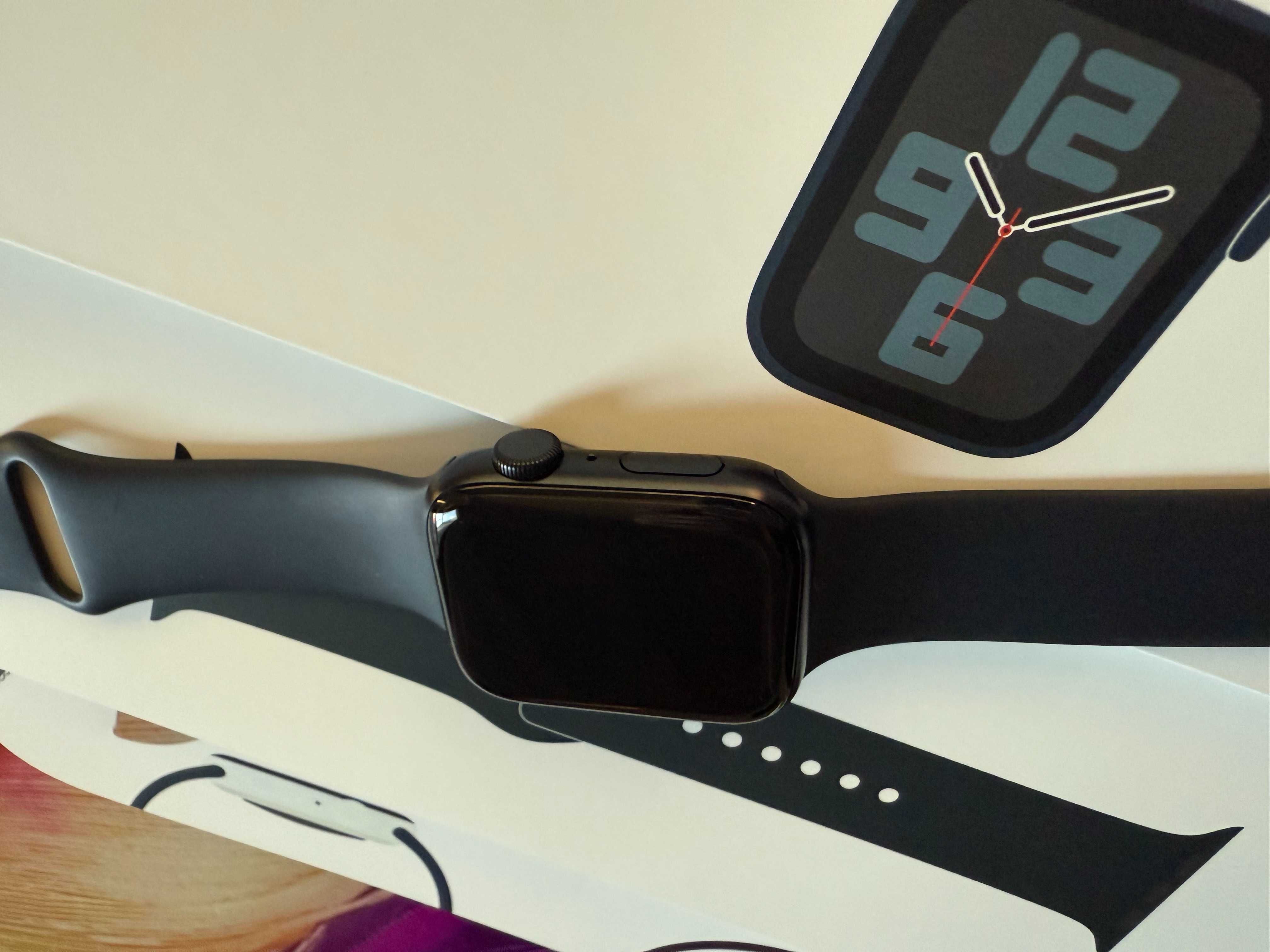 Apple Watch SE2 GPS 44mm Midnight - в гаранция