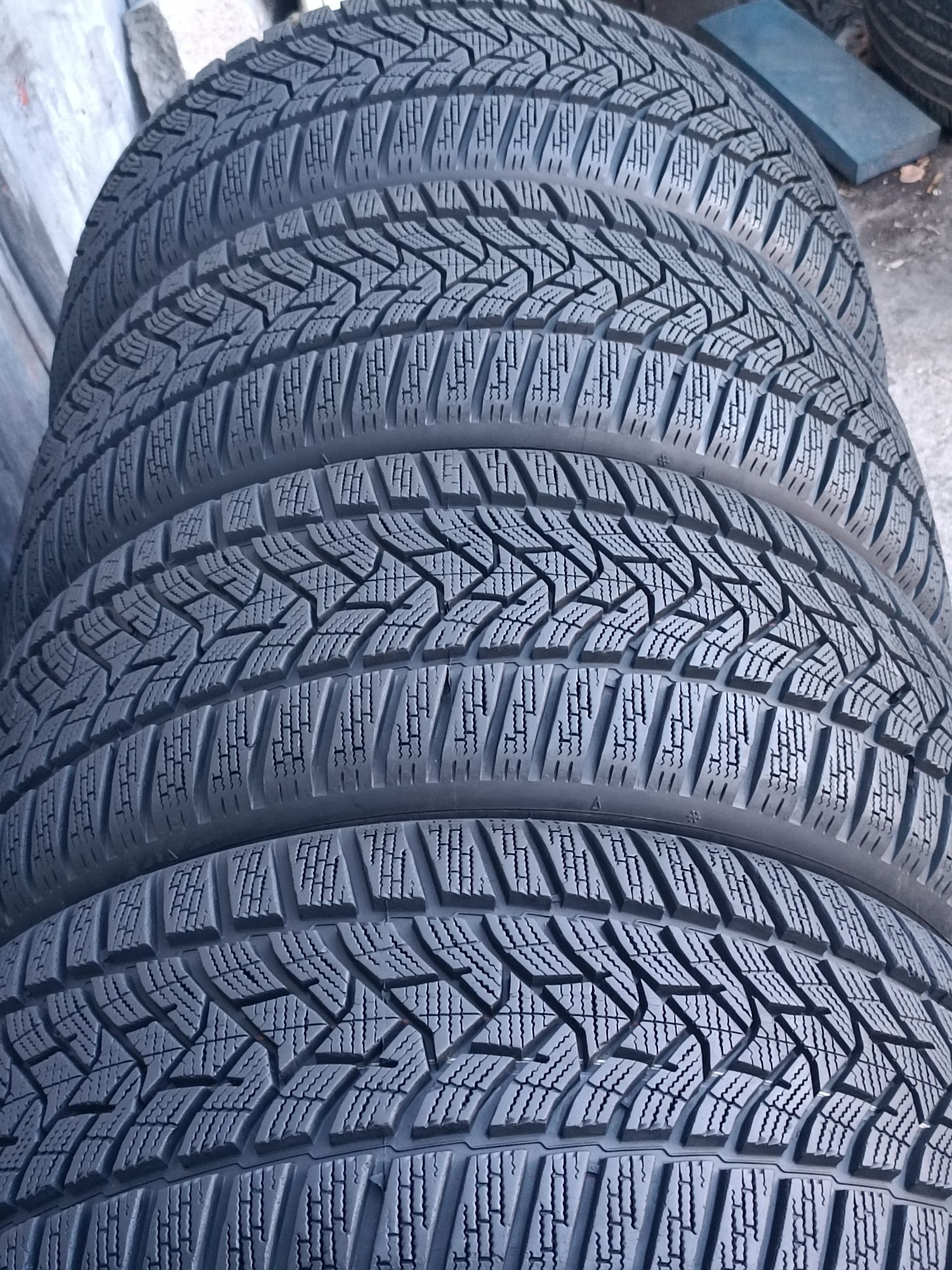 235/45/17 Dunlop