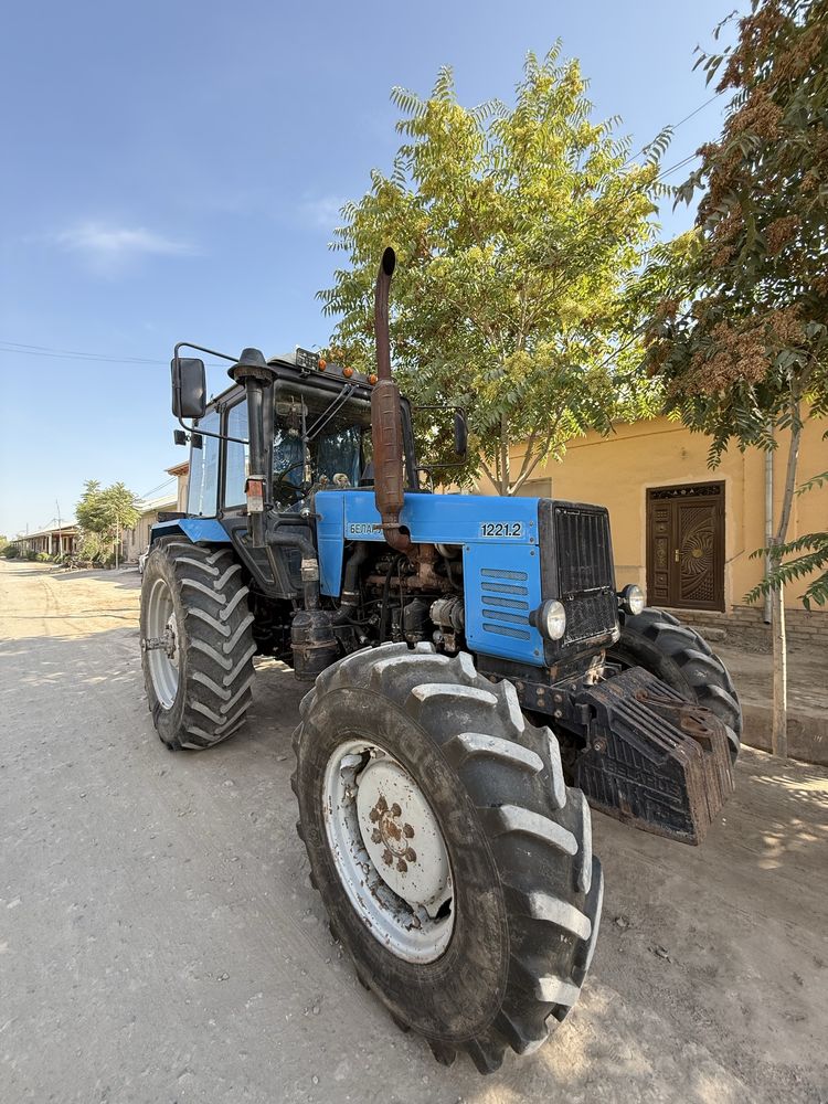 Traktor Belarus 1221.2
