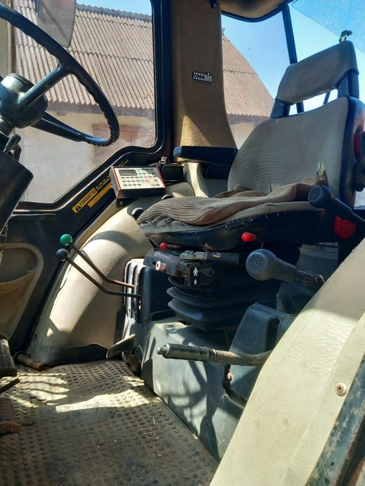 Case international 885 xl cu încărcător frontal