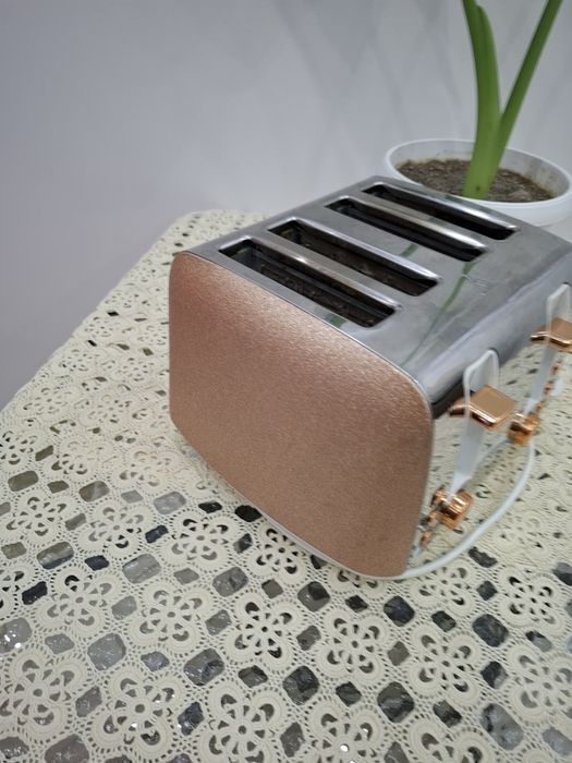 Продавам голям тостер