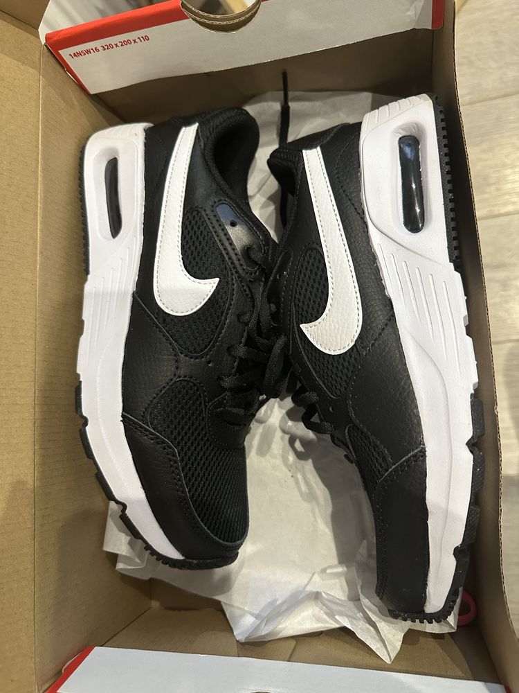 маратонки nike 38