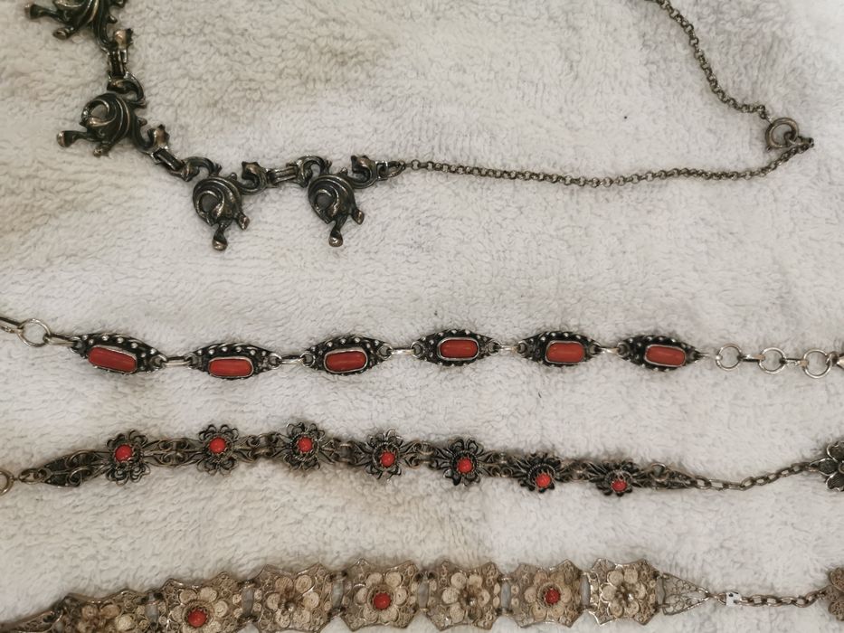 Сребърни гривни от филигран