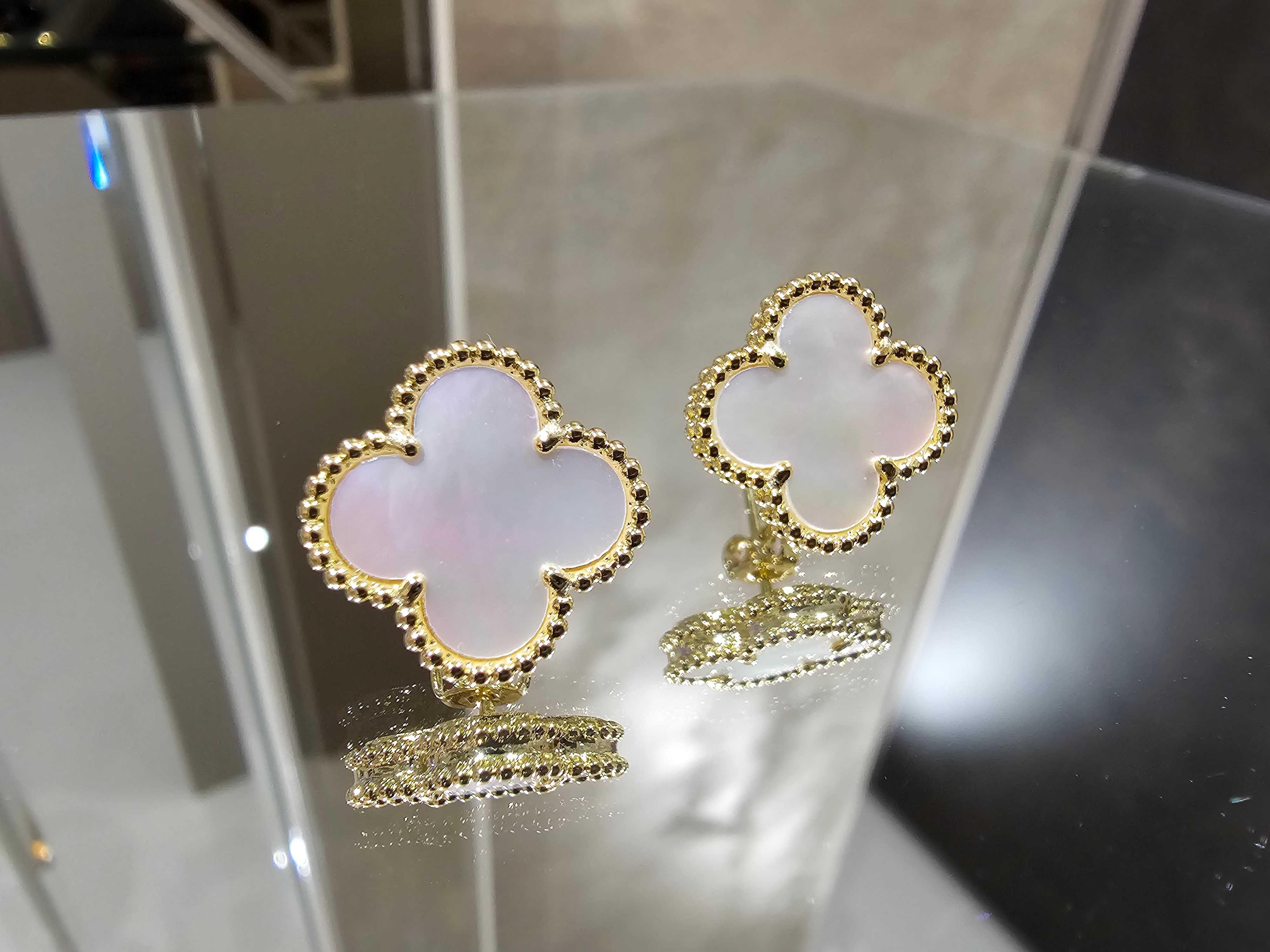 Van Cleef & Arpels VCA Gold Mother Pearl Alhambra Clover Дамски Обеци