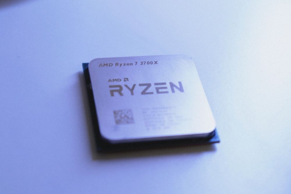 AMD Ryzen 7 3700X – 8 nuclee / 16 thread-uri, stare impecabilă