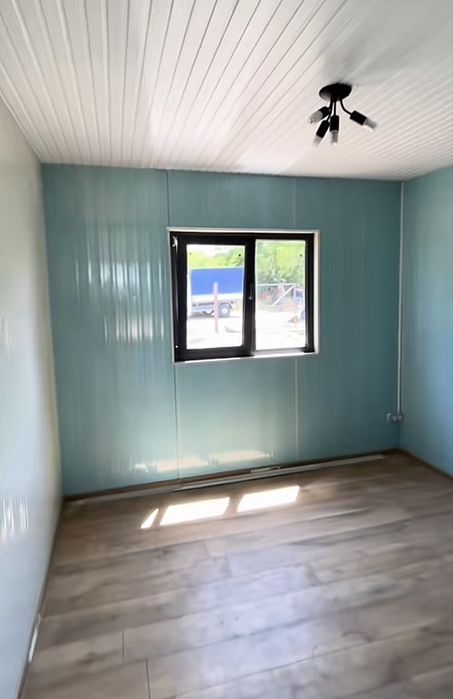 Producatori de case pe structura metalica invelite cu panou sandwich