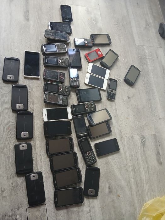 Vând un lot de telefoane de colecție diferite modele