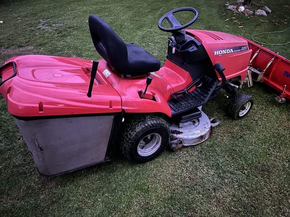 Tractoras de tuns iarba Honda