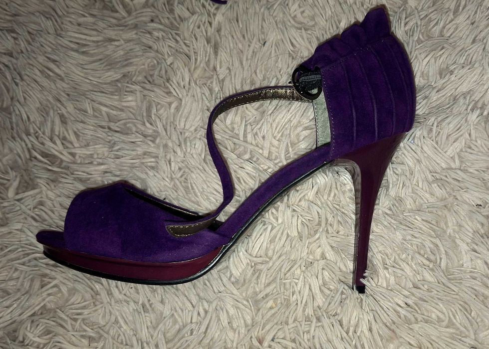 Дамски кокетни сандали с висок ток