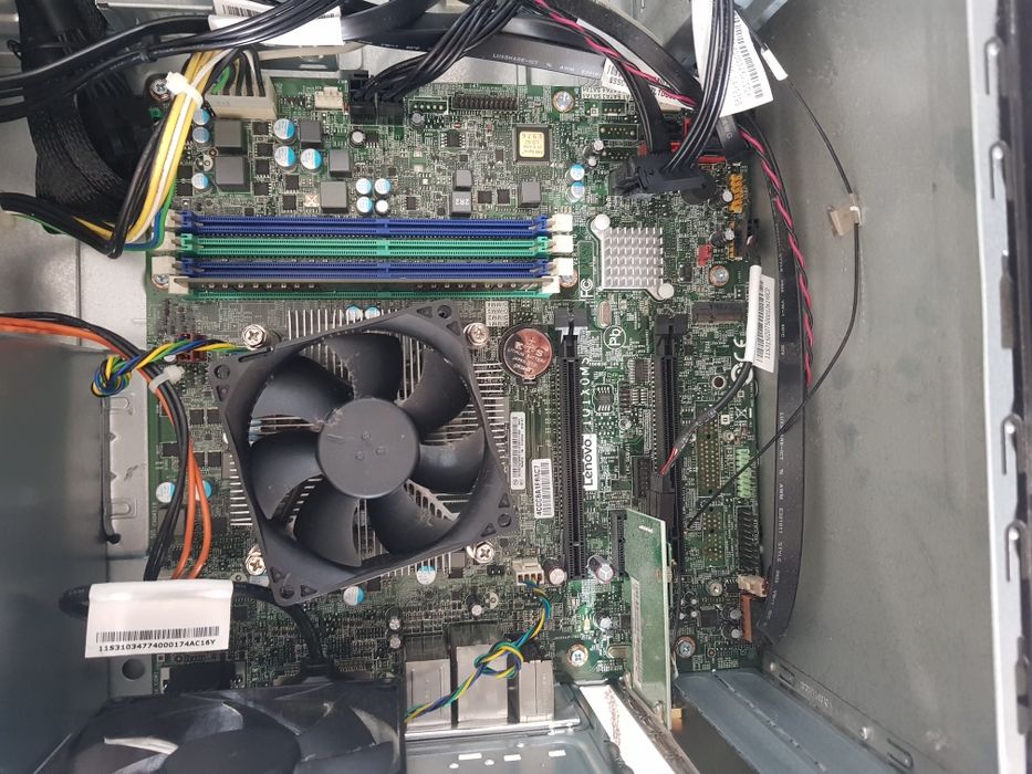 Unitate desktop think centre m900 core Procesor core i5 Gen 6
16gb ddr