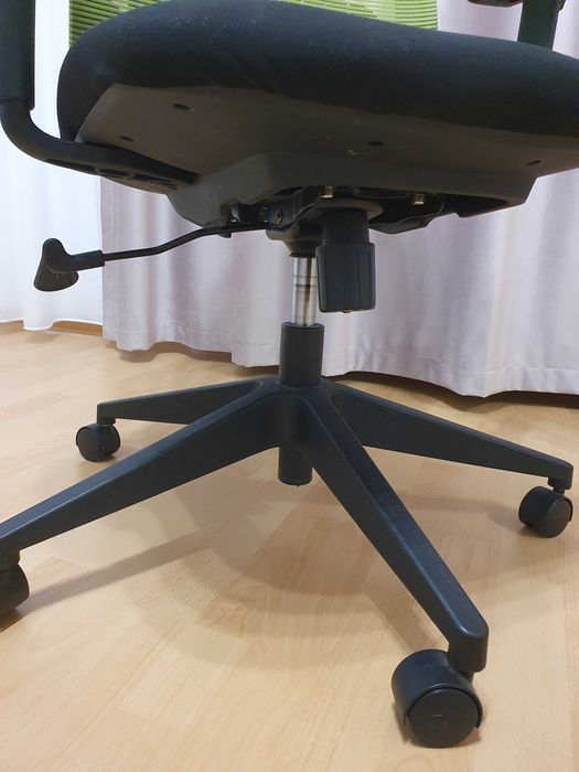 Scaun birou aproape nou