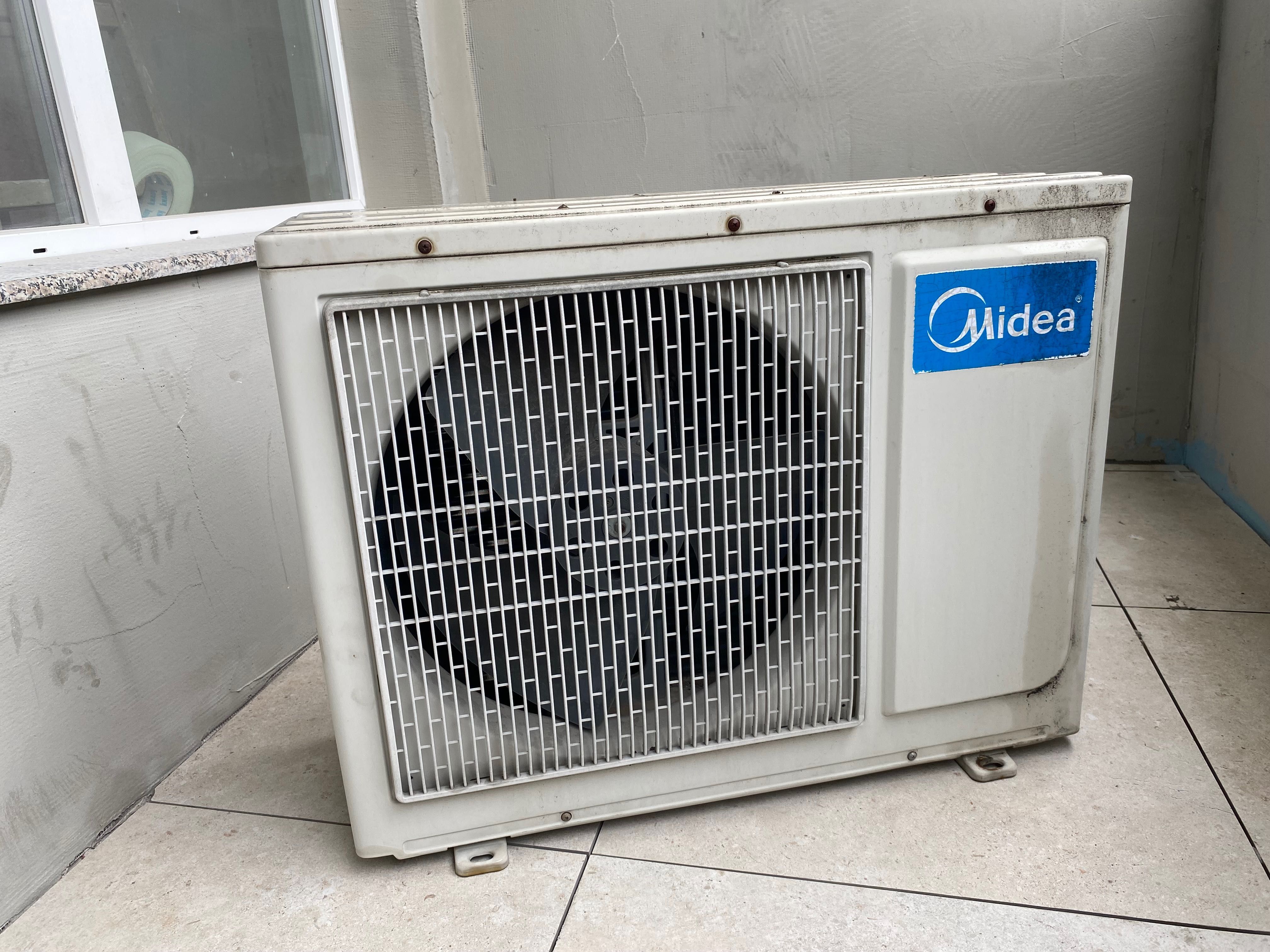Продавам климатик  midea-18
