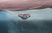 Inel din aur cu moissanite
