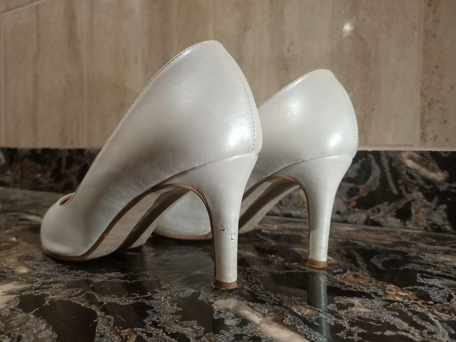 Pantofi cu toc culoarea alb mărime 39