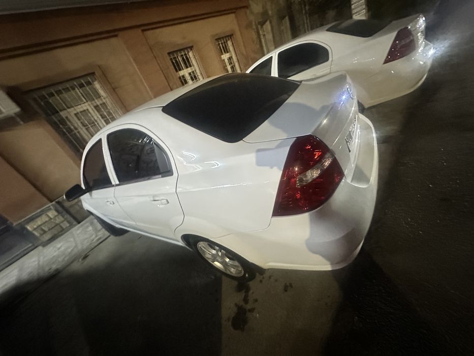 Neksa 3 avtomat  sotiladi