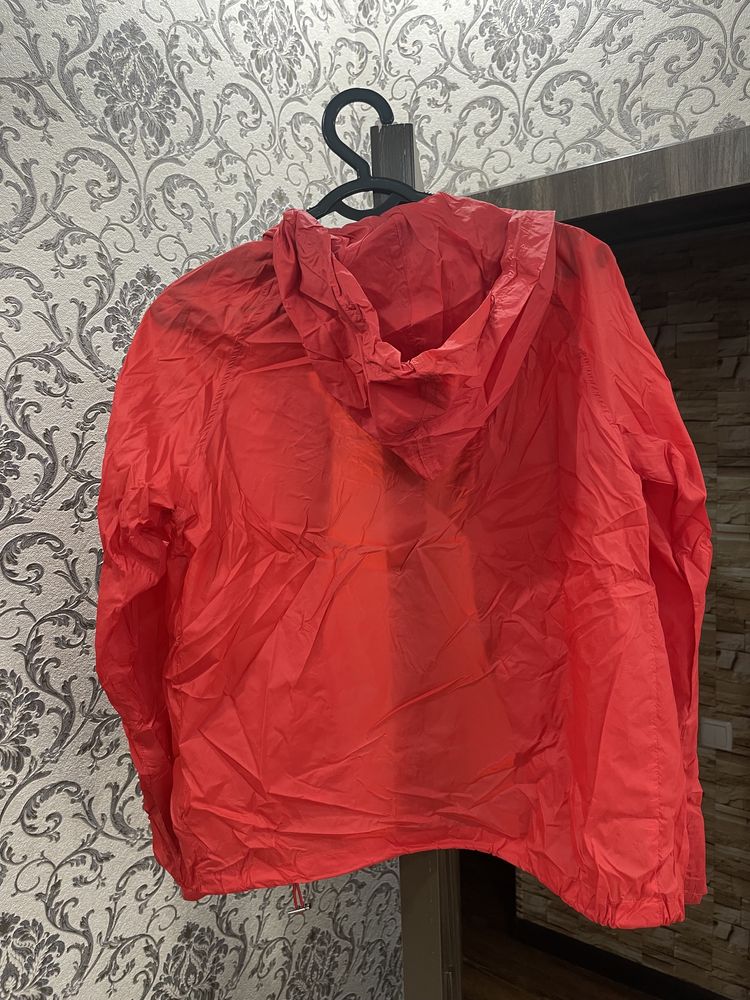 Ветровка/дождевик фирмы Zara