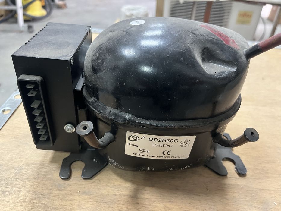 Компресор за хладилник на камион QDZH30G - 12/24V