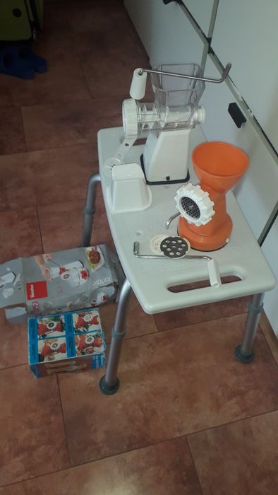 Masina de tocat carne cu ventuza