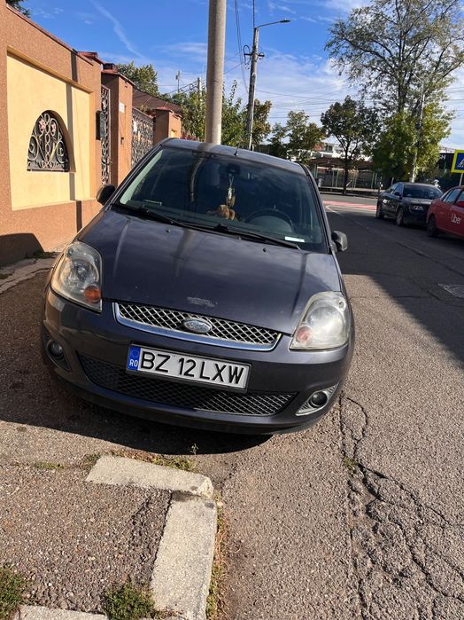 Vând ford fiesta