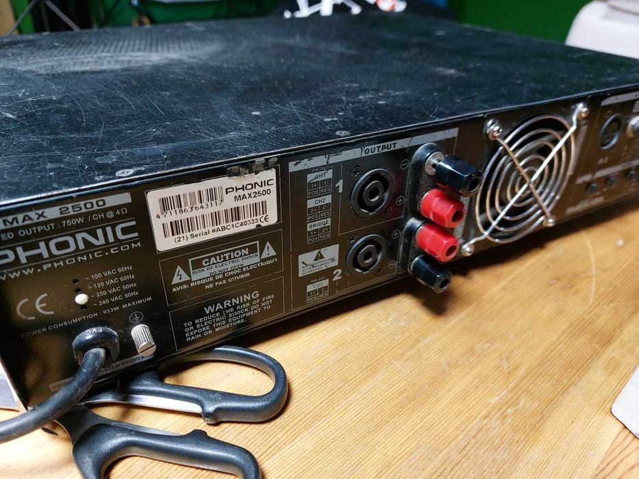усилитель звука Phonic MAX 2500