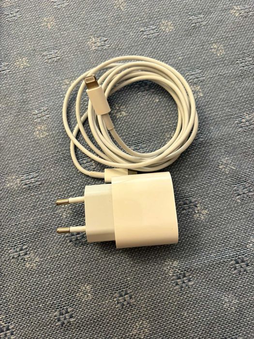 Продавам iphone 13