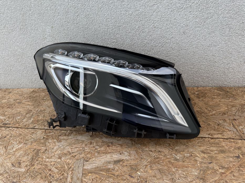 Far dreapta Mercedes GLA W156 Bi Xenon + LED Original Europa