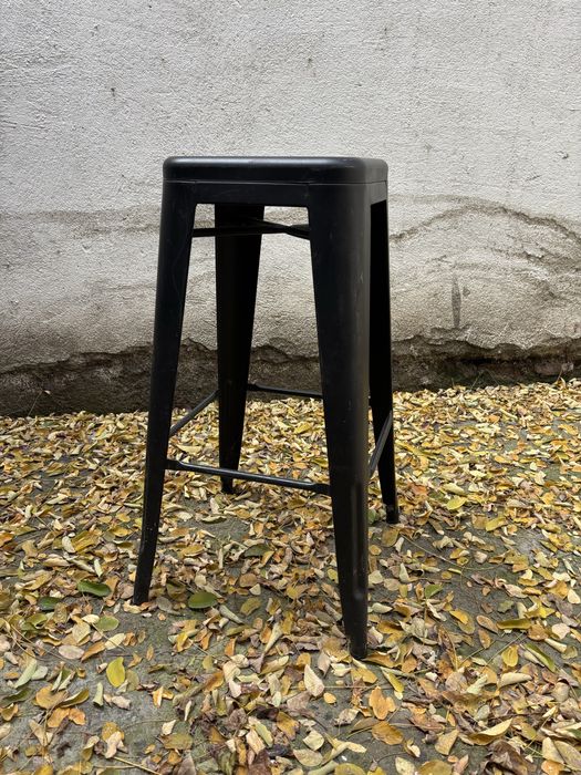 Бар маса и столове в индустриален стил