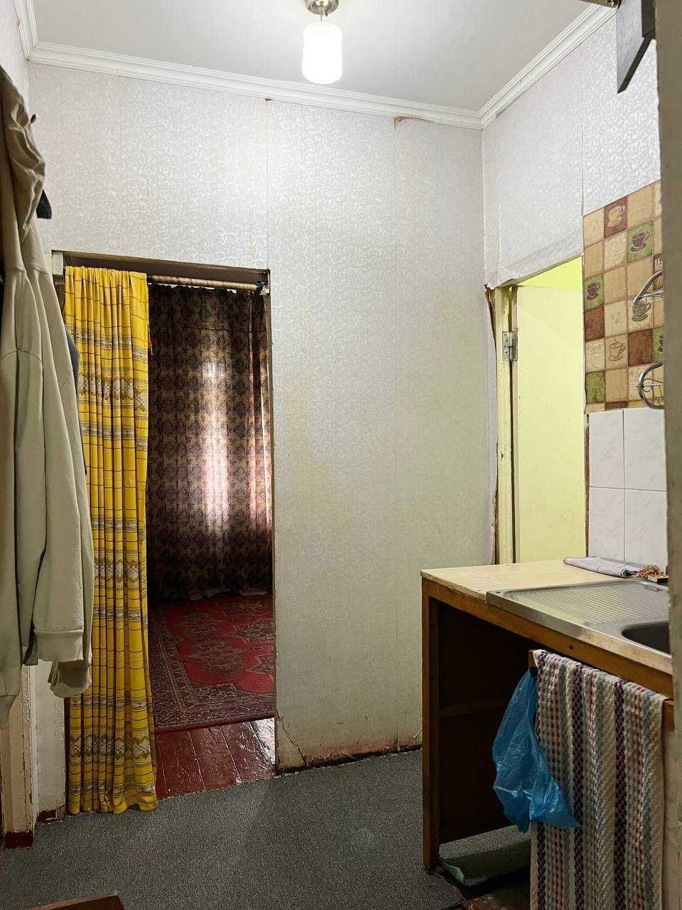 2к квартира 1/4 Парк Фуркат. Ул. Фитрата. 35м2. Бывшее общежитие.