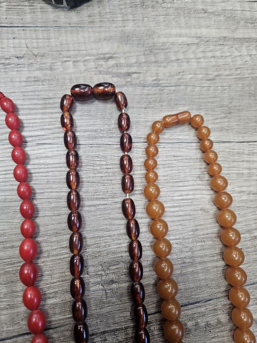 Кехлибарени стари  гердани.