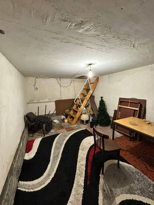 1в2/1/4 Мирзоулугбекский рн,ТТЗ-1,210 школа,Диадора,38 м2,с подвалом
