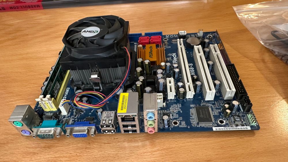 Дънна платка + AMD процесор + 4GB Ram