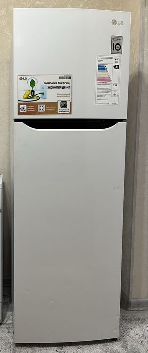 Холодильник LG в хорошем рабочем состоянии