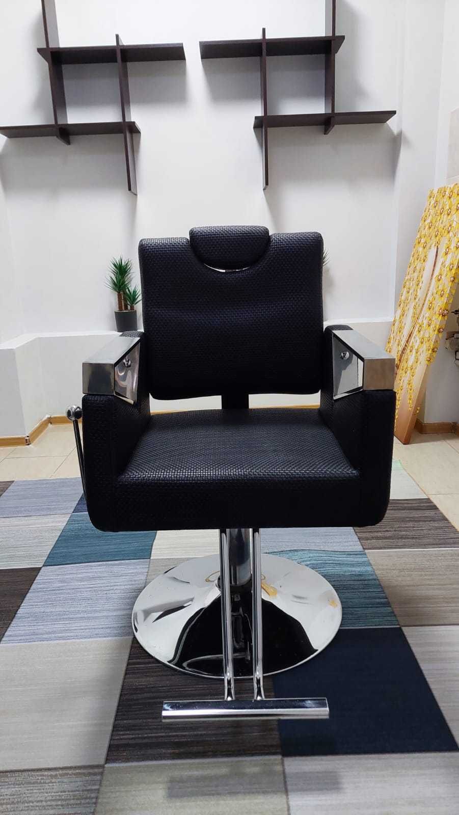 Продам новое кресло для парикмахера