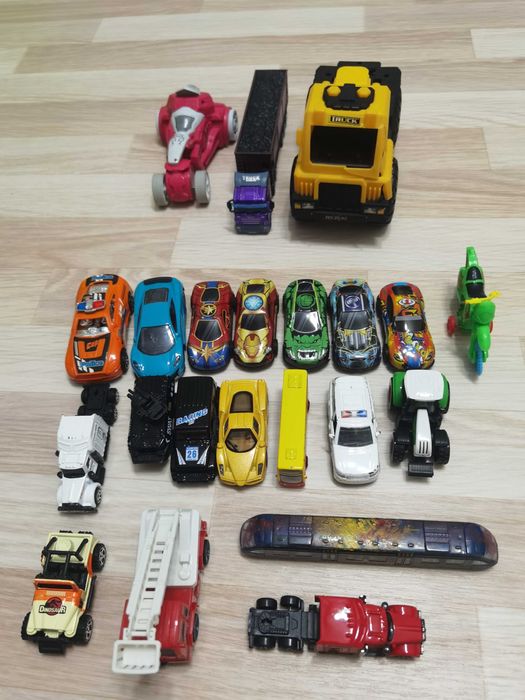 Машинки 22 шт. За 5000 тенге
