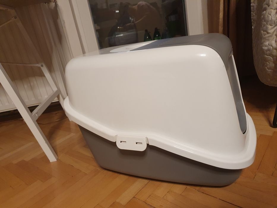 Litiera inchisa pisica