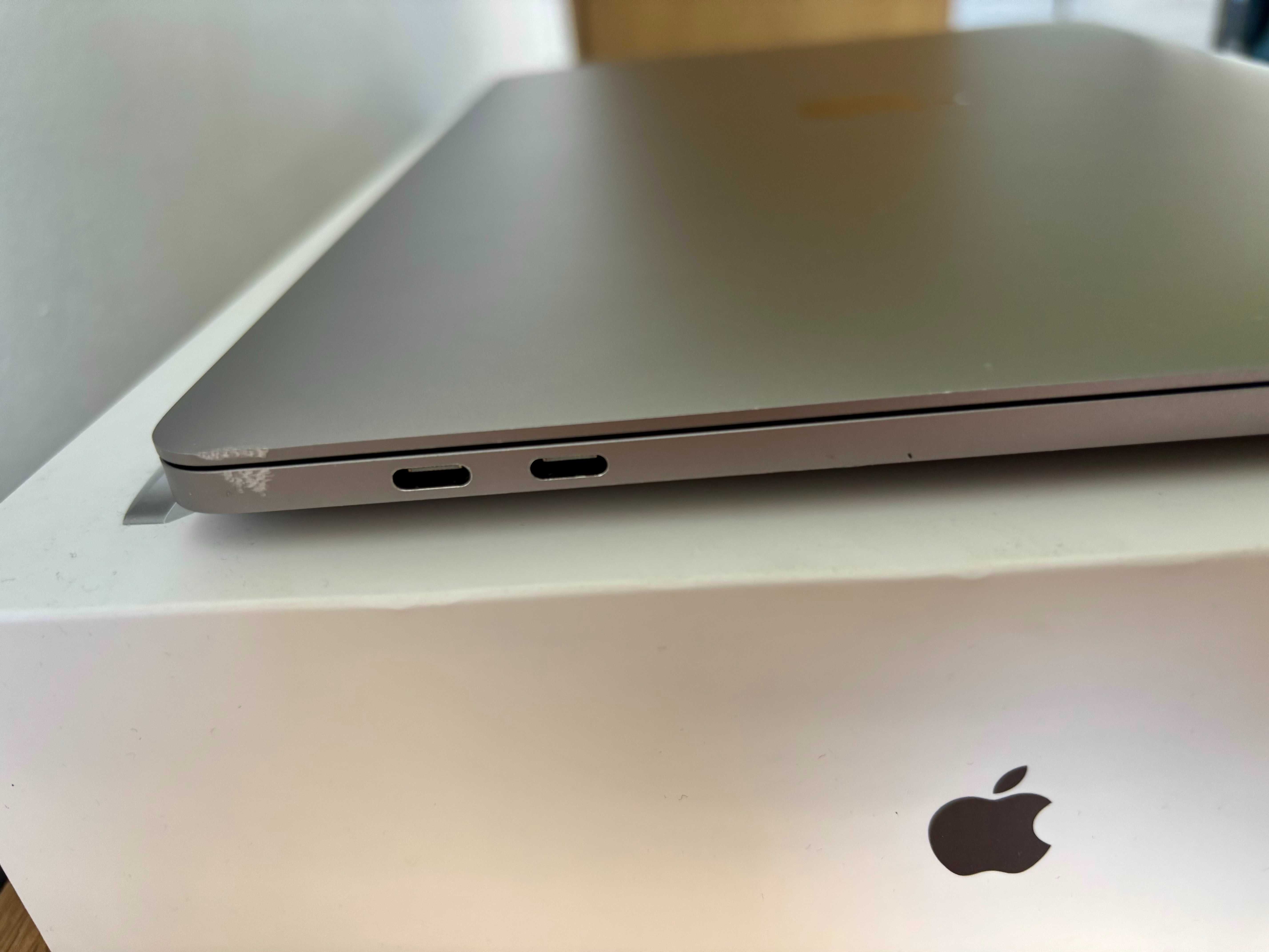 MacBook Pro 13" 2020, M1, 8GB RAM, 256GB SSD