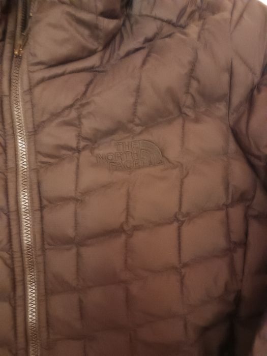 Тънко яке на марка the north Fese