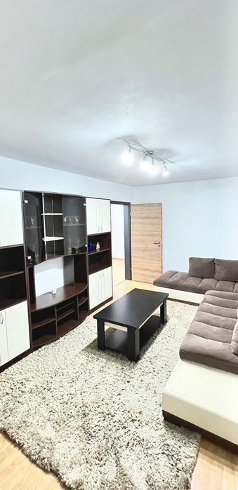 Proprietar închiriez apartament cu 4 camere, 2 băi, 2 balcoane