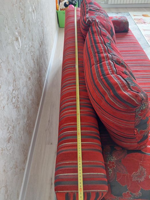 Продается диван. Срочно.